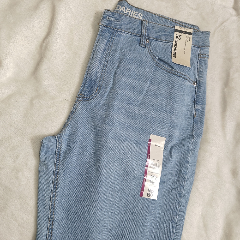 No Boundaries Light Blue High-Rise Straight Leg Jeans